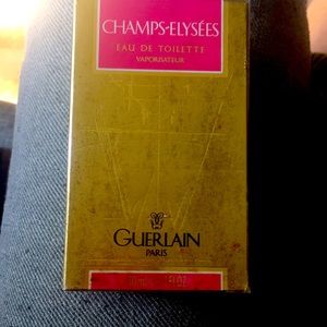 Champs d’Elysees aux de toilette